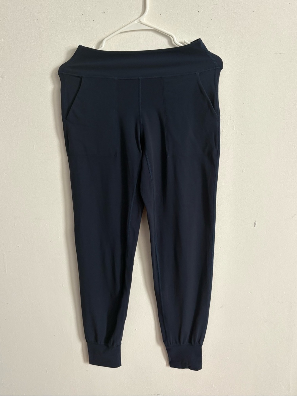 Lululemon Align Jogger Crop
High-Rise Blue Pockets Yoga Gym
Size 6